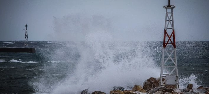 Σε πλήρη ισχύ το γενικό απαγορευτικό απόπλου από τα λιμάνια -Ανεμοι έως 9 μποφόρ